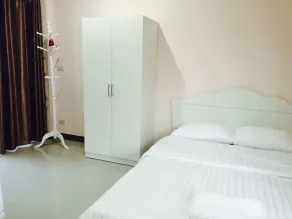 Thana Apartment - Rom