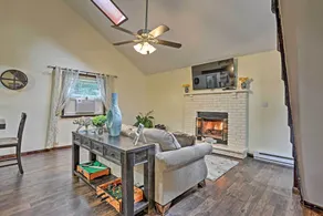 15 Mi to Camelback Ski Resort: Home w/ Deck! - Interiör