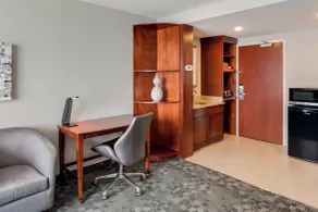 Courtyard by Marriott Boston Logan Airport - Chambre