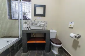 Khayamanzi Guesthouse - Bathroom