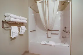 Cobblestone Inn & Suites Cambridge - Badrum