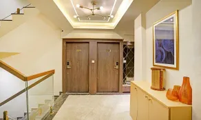 Treebo Premium Golden Bliss Trimurti Nagar Square - Lobby