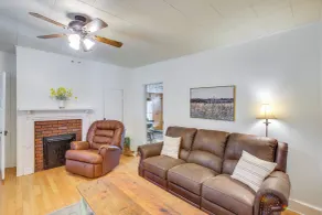 Home 9 Mi to Dtwn Springfield w/ Porch & Yard! - Interiør