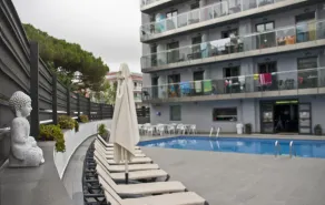 Summer Hotel - Piscine