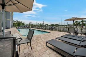 HomeTowne Studios by Red Roof Fort Myers - Basseng