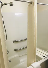 Baymont by Wyndham Acworth - Bathroom amenities