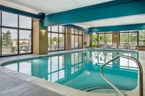 Clarion Pointe Louisville East - Piscine