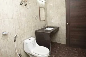 Hotel Arham Inn - Bathroom