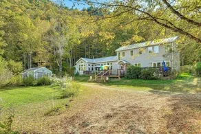 Riverfront Home w/ Hot Tub Near Killington Resort - Interiør