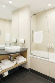 Holiday Inn Salisbury - Stonehenge by IHG - Baño