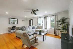 Hickory Haven w/ Home Gym & Quiet Backyard Porch - Interiör