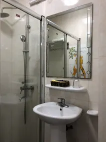 Catba Central Hotel 2 - Bathroom