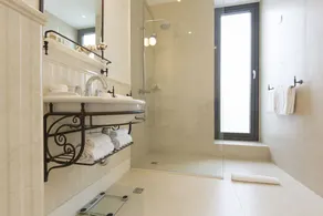 Envoy Hotel - Bathroom
