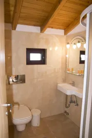 Berdoussis Hotel - Bathroom