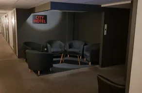 City Hotel - Lobby lounge