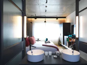 QT Melbourne - Room