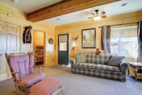Rustic Wisconsin Cabin on Shawano Lake! - Interiör