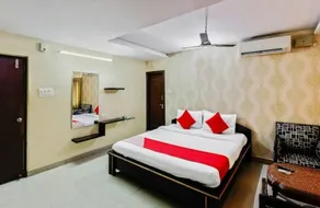 Hotel Maruthi Residency Inn - Room