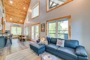 Game Room & Screened Porch: Kentucky Lake Retreat! - Innvendig