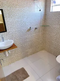 Iapoi Suites E Flats - Baño