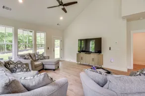5 Mi to Memorial Stadium & Beach: Modern Townhome - Interior