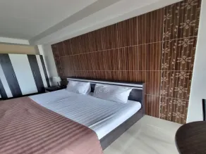 OYO 75504 Ratchapruek Apartment Angthong - Værelse