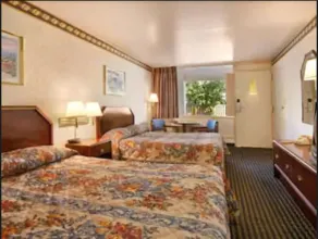 Ramada by Wyndham Baltimore West - Chambre