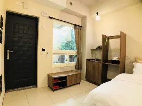 Bi Xuelin - Room