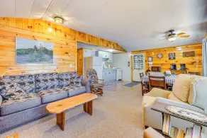Inlet Lakefront Home: Private Dock & Beach Access! - Interiör