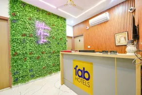 FabHotel Kavya Inn - Nr The Mall of Faridabad - Resepsjon