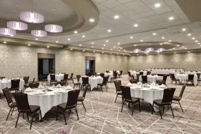DoubleTree by Hilton St. Paul East - Restaurant