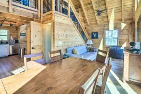 Peaceful Free Union Cabin w/ Deck & Mtn Views - Interiør