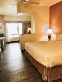 Lighthouse Suites Inn - Chambre
