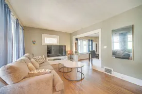 2 Mi to Zoo: Charming Apt w/ Balcony in Cleveland - Interiör