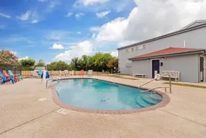 Quality Inn & Suites Near Six Flags and Medical Center - Pool