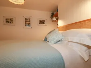 Waves End - Room