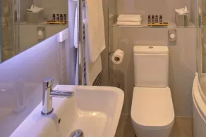 Denbies Vineyard Hotel - Bathroom