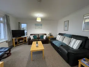 Sea Spirit - Sweeping Sea Views first floor spacious modern apartment in Looe- with FREE parking! - Coin séjour