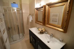 Korina Gallery Hotel - Bathroom