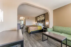 Super 8 by Wyndham Lake Charles Northeast - Chambre