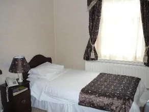 Dooly's Hotel - Room