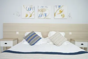 Hotel La Ciotat - A deux pas de l'eau - Chambre