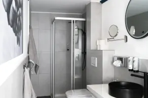 Kracher Hotel Doppelzimmer - inklusive Pool - Badrum