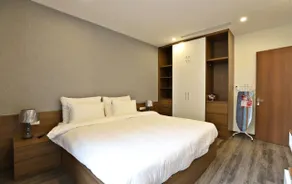 Luxe Paradise Suites Tay Ho - Room