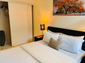 Stylish Cozy 1Bedroom Condo in Square one centre - Room
