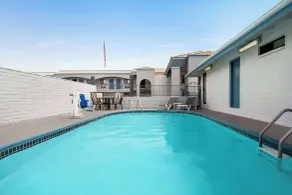 Baymont by Wyndham Kingman - Piscine