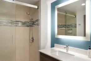 EVEN Hotel Brooklyn by IHG - Bathroom