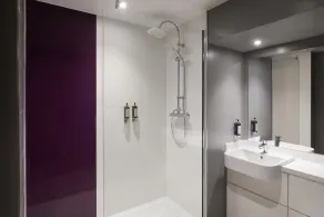 Premier Inn London Enfield - Baño