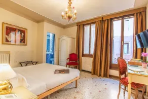 Hotel La Fenice et Des Artistes - View from room