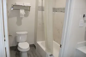 Scottish Inn & Suites - IAH Airport - Salle de bain